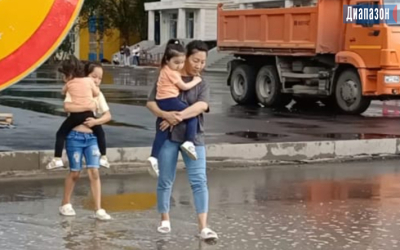 Покупайте лодки надувные - актюбинцы о том, как передвигаться по городу в дождь