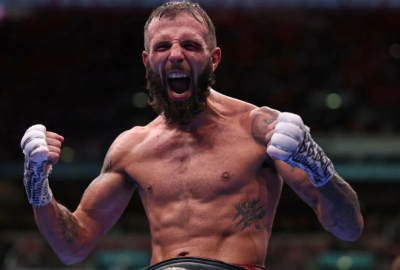 Энтони Какасе стал двукратным чемпионом мира, победив Джазза Диккенса