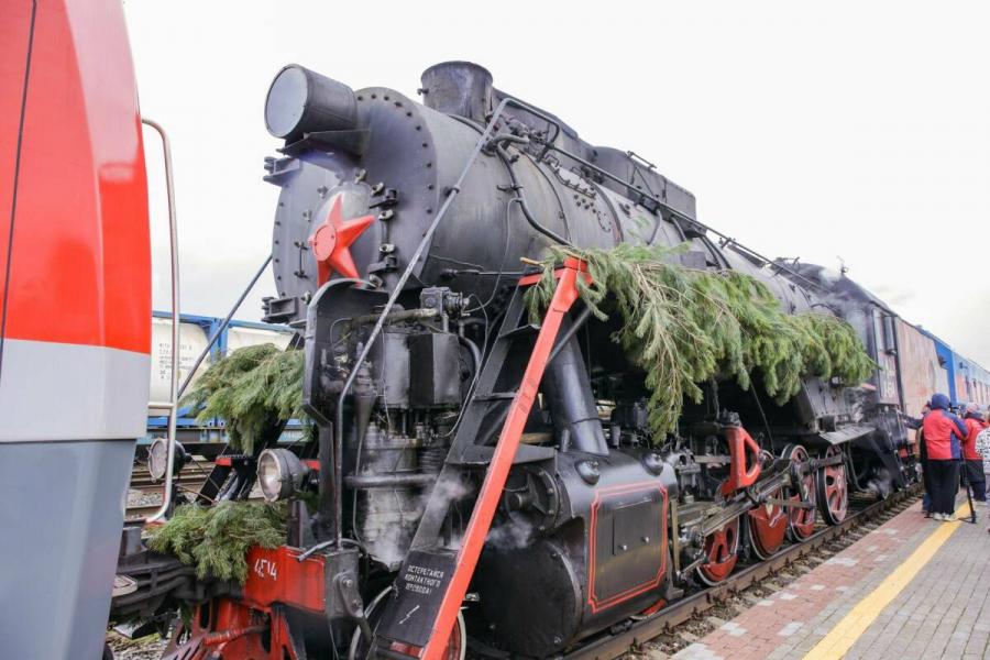 &laquo;Паровоз Победы&raquo; прибыл в Альметьевск и стал центром праздничной программы