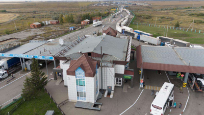 На ряде пунктов пропуска с Россией наблюдаются автомобильные пробки