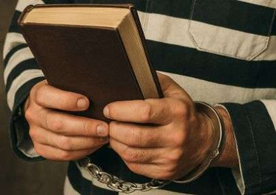 В Узбекистане осужденным будут сокращать срок за чтение книг