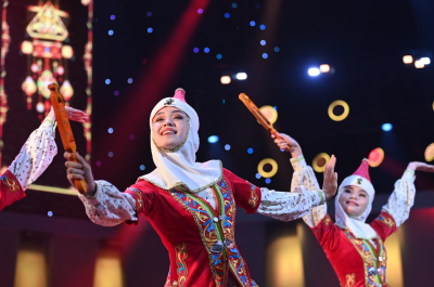 Касым-Жомарт Токаев и Садыр Жапаров посетили гала-концерт в Астане