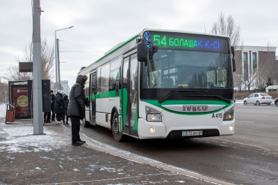 Отслеживать прибытие автобусов в Астане теперь можно по QR-кодам