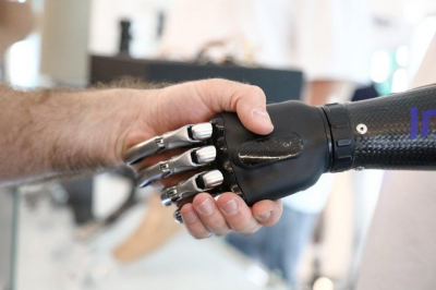 СМИ: более половины россиян считают, что от ИИ люди глупеют