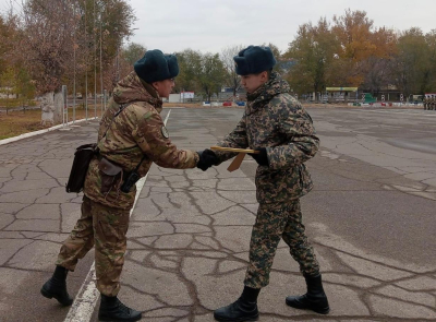 Гвардейцам вручили образовательные гранты