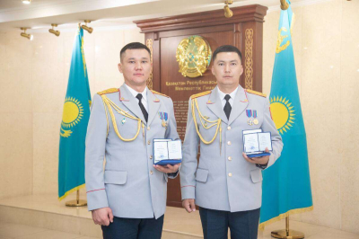 Полицейские, предотвратившие похищение человека, награждены госнаградами