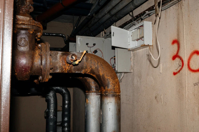 Плесень и &laquo;дырявые&raquo; трубы: ГЖИ оштрафовала компанию из Челнов