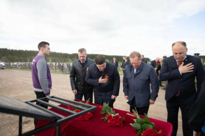В Нижнекамске День Победы начался с церемонии памяти у мемориалов
