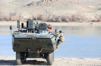 Броневик-амфибия с беспилотником