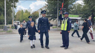В новом учебном году за каждой школой в Казахстане закреплены полицейские
