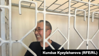В Кыргызстане суд приговорил публициста Олжобая Шакира к пяти годам колонии