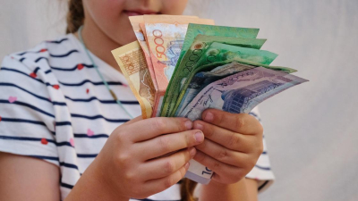 Сколько платят семьям с детьми в Казахстане