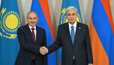 Токаев провел переговоры с Пашиняном