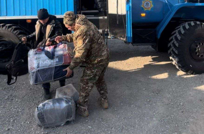 Спасатели МЧС эвакуировали иностранцев близ Аральска