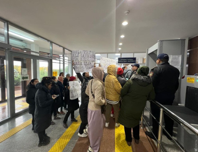 Митингующих мам детей-инвалидов наказали предупреждением