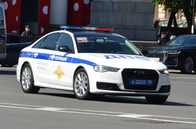 В Петербурге рецидивист обчистил киот в церкви и попал на камеры