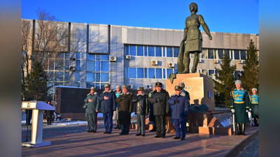 В Астане почтили память Героя Советского Союза Алии Молдагуловой