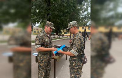 Боевое оружие вручили гвардейцам в Алматы