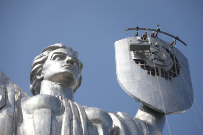 Азаров: в&nbsp;Киеве укрывающиеся от&nbsp;ТЦК открывают двери по&nbsp;шифрованному стуку