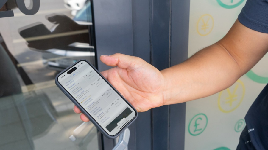 Суммы мобильных переводов казахстанцев подпадут под контроль