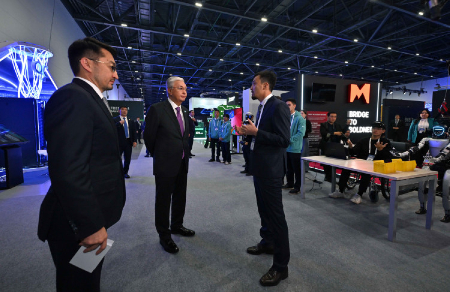 Токаев поддержал развитие технологий «умного города» и ИИ-сервисов