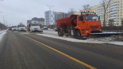 Мокрый снег и дождь: тысяча коммунальщиков заняты в снегоуборочных работах в Астане