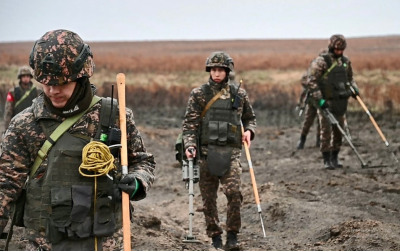 Казахстанские военные тестируют новейшую установку разминирования