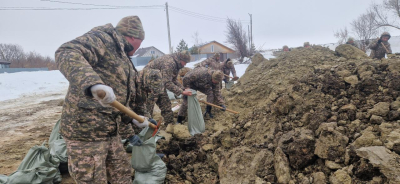 Танкисты Гвардейского гарнизона поздравили постояльцев дома престарелых