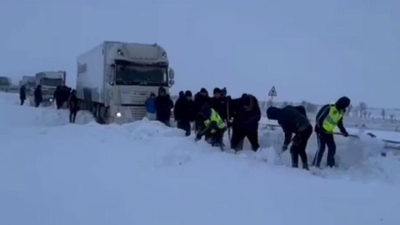 Почти 3,5 тыс. человек застряли на трассах в Карагандинской области из-за бурана