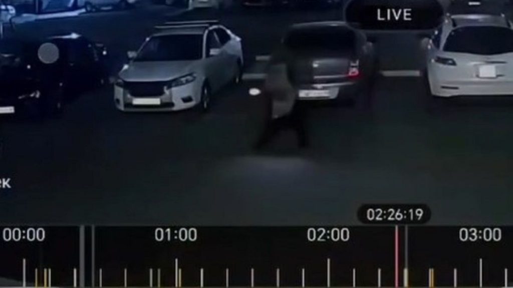 Спор из-за места на парковке: семейчанка заплатит крупный штраф за надпись на асфальте