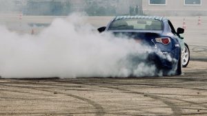 Казахстанец на BMW заявил, что снял эстетически красивое видео, но его арестовали на 15 суток