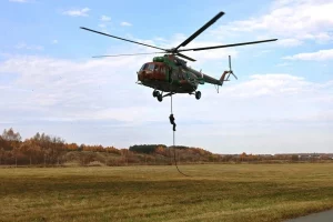 Под Казанью бойцы Росгвардии отработали десантирование с вертолета