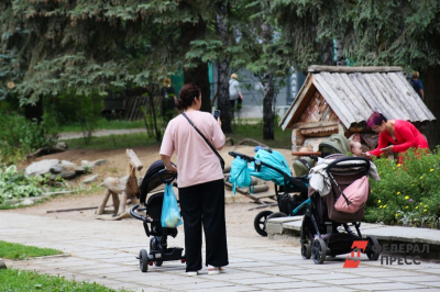Женщины на Дальнем Востоке рожают чаще и работают больше: данные статистики