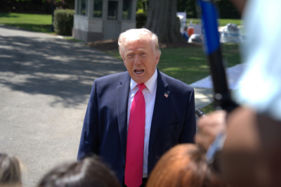 «Человек с низким IQ»: Трамп жестко набросился на Такера Карлсона