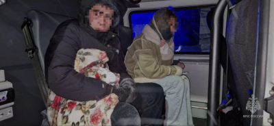 Четыре человека на снегоходе застряли в снежном овраге в Татарстане