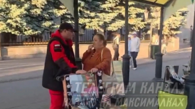 В Казани на Баумана мужчина разгромил рабочие места уличных художников - видео 31/05/2026 – Новости