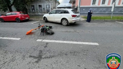 Курьер за рулём электроскутера попал в больницу из-за ДТП с легковушкой в Казани 26/06/2026 – Новости