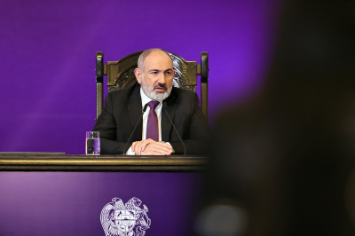 Никол Пашинян сравнил Армению с птицей, которая бьется о стекло