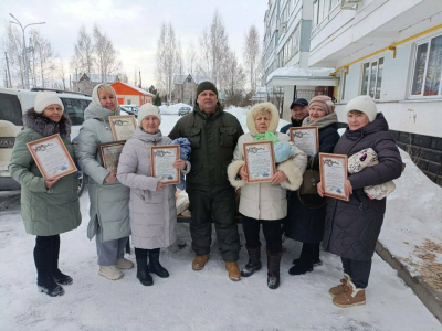 В Тукаевском районе волонтерам вручили благодарности от бойцов СВО