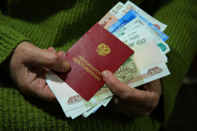 Повышение пенсий и новые уведомления на «Госуслугах»: гид по законам августа