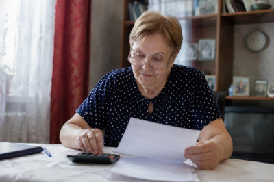 В России задумались о скидках на коммуналку для неработающих пенсионеров