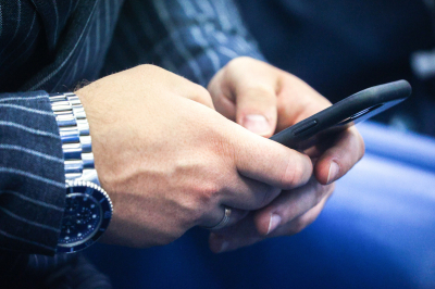 Россиян предупредили о мошеннической схеме с «рабочей версией» WhatsApp*