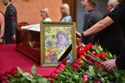 «Она вкладывала душу, отдавала здоровье» – Челны простились с Лидией Золотаревой