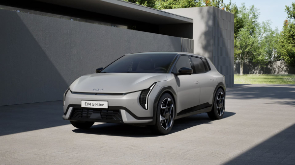 Kia начала выпуск своего первого электромобиля в Европе — хэтчбека EV4