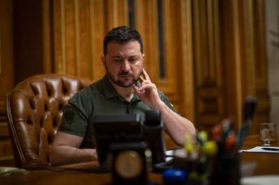 Зеленский призвал Лукашенко убрать технику у границы