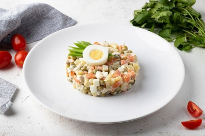 Готовим оливье как в СССР: классический, мясной и с кальмарами