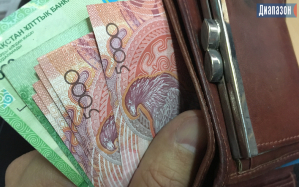 Были бы деньги - актюбинцы о передаче информации о счетах в органы госдоходов
