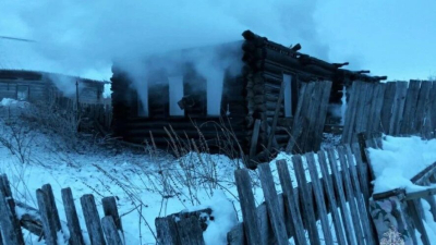 Тлеющий окурок уничтожил дом в Алексеевском районе, хозяин сгинул в огне 08/02/2026 – Новости