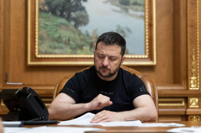 Мирошник сравнил Зеленского с английской королевой